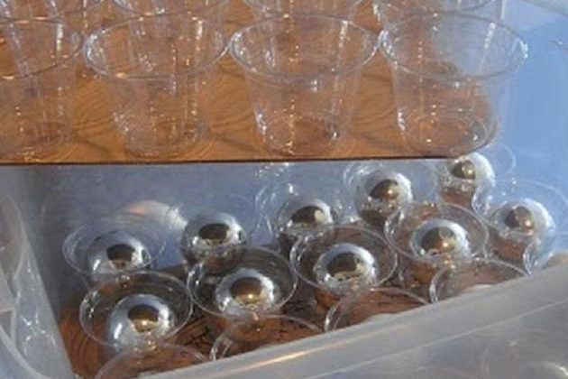 Sandėliavimo informacija: Plastikiniai puodeliai Kalėdų medžių kamuoliukų