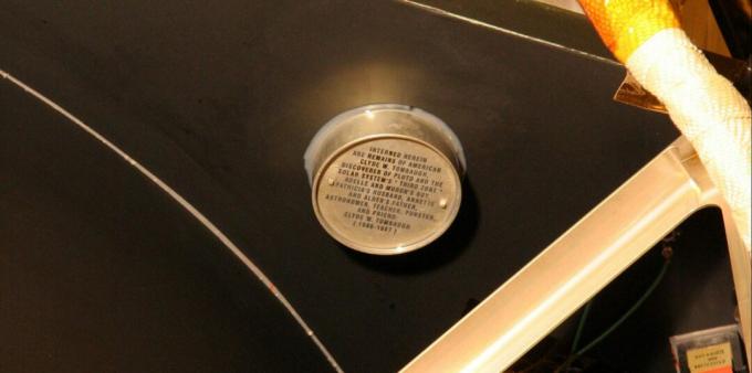 Neįprasti objektai kosmose: Klaido Tombaugh pelenų kapsulė
