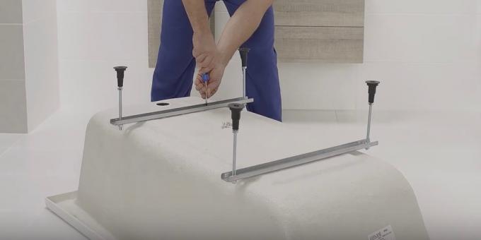 Montuojant vonią: kaip prijungti akrilo vonios kojas