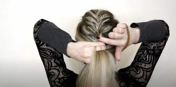 Moteriškos apvalaus veido šukuosenos: surišk plaukus į aukštą kuodą