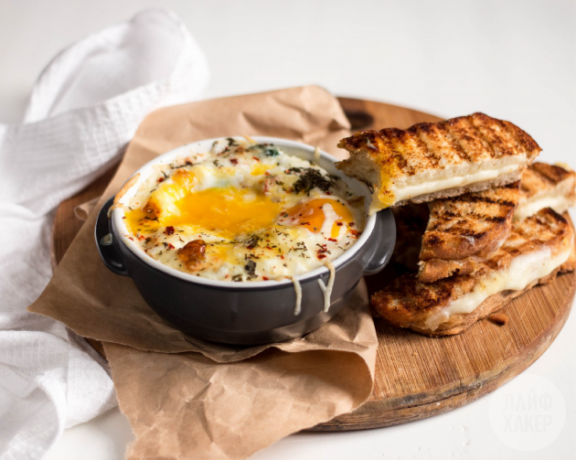 Kiaušinius galite valgyti kąsniu su skrebučiais arba panardinti į kreminę šerdį