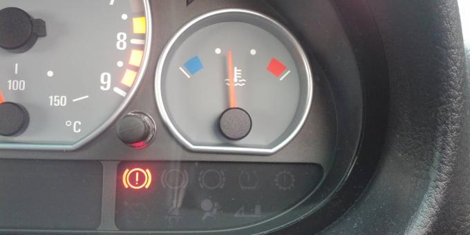 Kodėl blogai apšviestas viryklė automobilyje: termostatas nepakankamumas