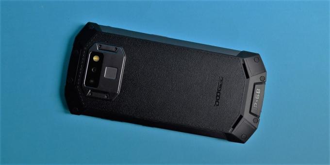 Doogee S70: nuimkite dangtelį