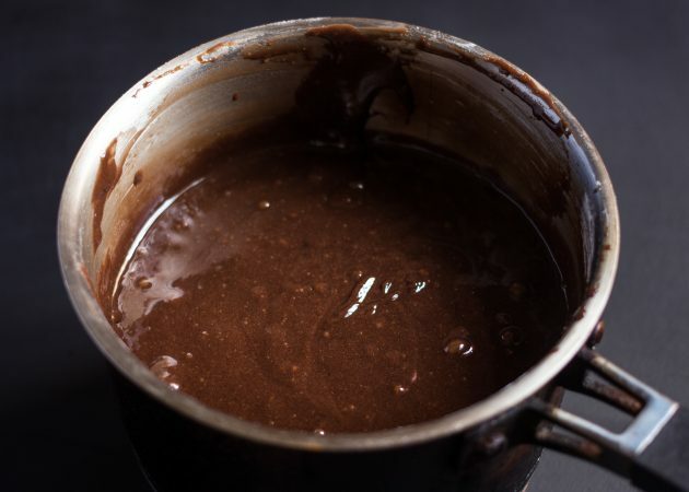šokolado pyrago receptas: neminkykite tešlos per ilgai