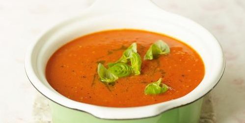 Pomidorų sriuba su bazilikais