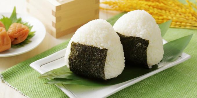 Onigiri su lašiša ir kreminiu sūriu