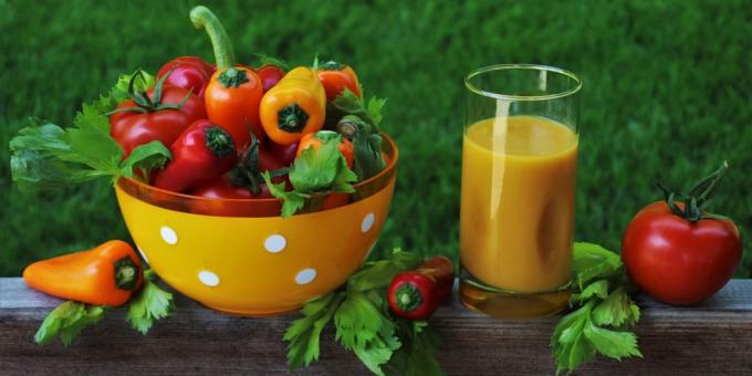 šviežių sulčių receptai: Daržovės šviežios paprikos ir agurkai