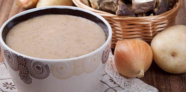 Receptas: Kreminė sriuba su grybais ir bulvėmis