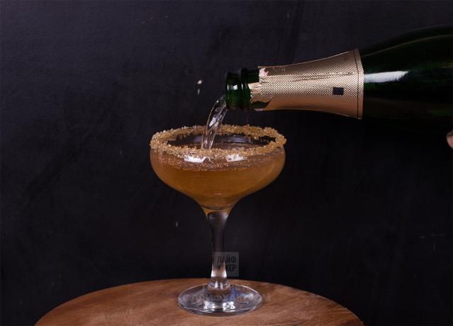 "Apple" kokteilis su šampano: sumaišykite sulčių ir šampano
