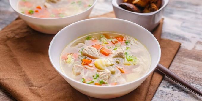Paprasta kalakutienos sriuba su vermišeliais ir daržovėmis