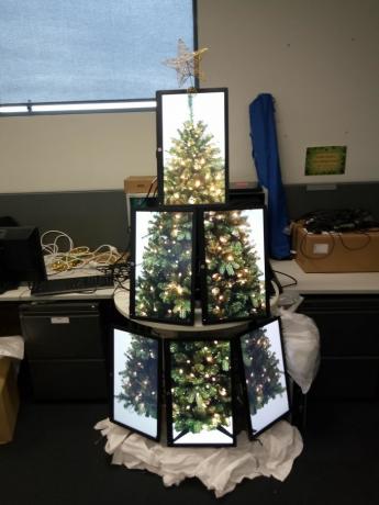 Kalėdų eglutė iš monitorių