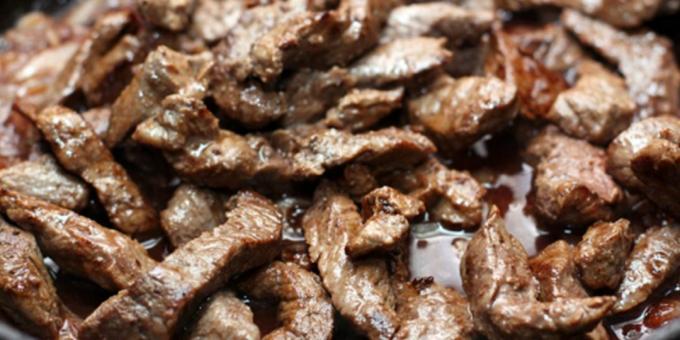  Kaip virėjas orkaitėje mėsą: jautiena skiltelės, kepta folijoje 