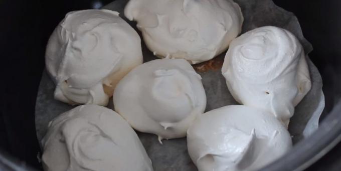 Receptų meringue į multivarka: 