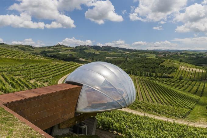 Europos architektūros: Ceratto vyninė su vaizdu į Alba vynuogynus