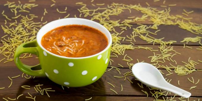 Pomidorų sriuba su makaronais ir malta jautiena