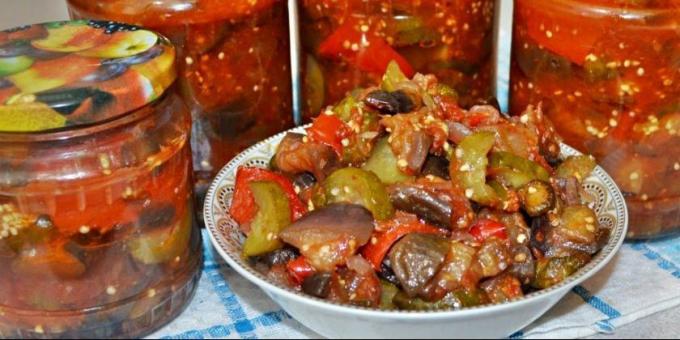 Skanus Baklažanai žiemą: baklažanai su agurkų ir paprikos pomidorų padažu