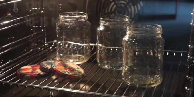 Kaip sterilizuoti stiklainius į orkaitę