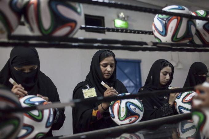 Gamybos futbolo kamuolių, Pakistanas