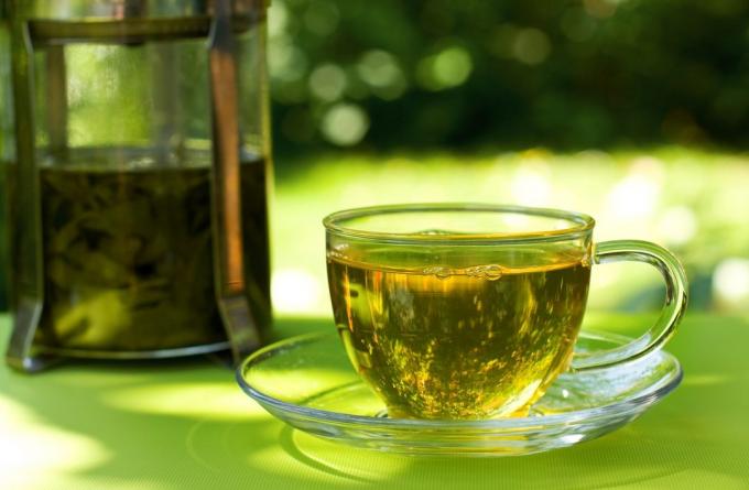 Įpročiai, kurie padės numesti svorio: gerti žaliąją arbatą