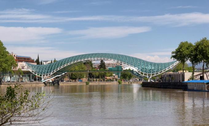 Tiltas taikos Tbilisyje