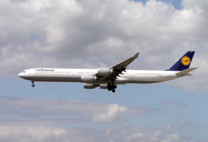 "Airbus A340-600 aviakompanija" Lufthansa " 