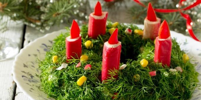 Kalėdų salotos: salotos su krabų lazdelėmis "Kalėdų vainikas"