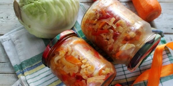 Salotos kopūstų žiemai: Kopūstų salotos su pomidorais ir pipirais