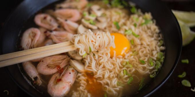 Naminis ramen su krevetėmis ir grybais