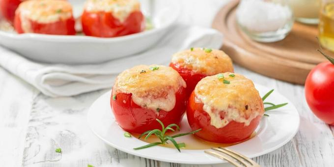 Įdaryti pomidorai su sūriu ir malta mėsa, kepti orkaitėje
