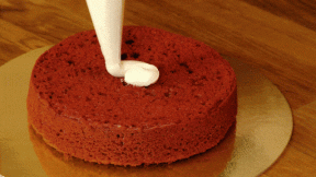 Kaip iškepti tortą "Raudona Velvet" kovo 8