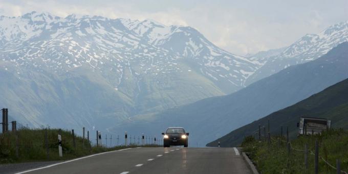 Kelias per Oberalp perdavimo Šveicarijoje