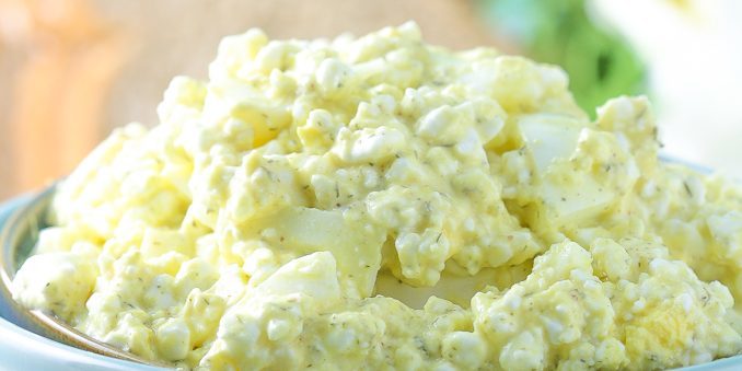 Salotos su kiaušiniais ir sūriu