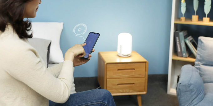 „Xiaomi“ išleido saugią regai naktinę lempą. Ji neskleidžia mėlynos šviesos