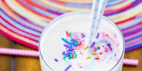 Milkshake su spalvotais tabletes
