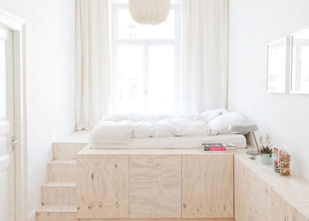Siauras miegamasis: saugojimo vietos pagal lovoje