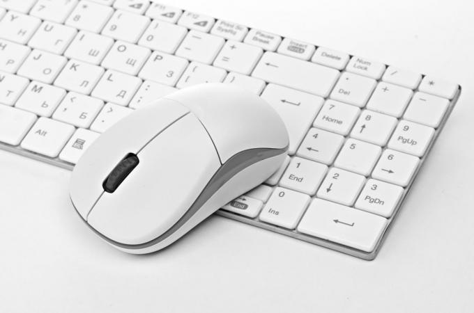 Naudoti USB OTG: prijungti klaviatūrą ir pelę