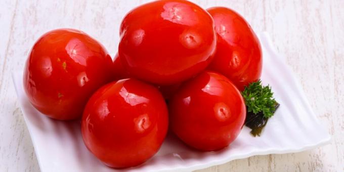 Sūdyti pomidorai su krienais