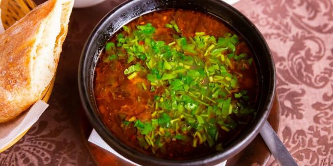 Jautienos kharcho sriuba su ryžiais ir pomidorais